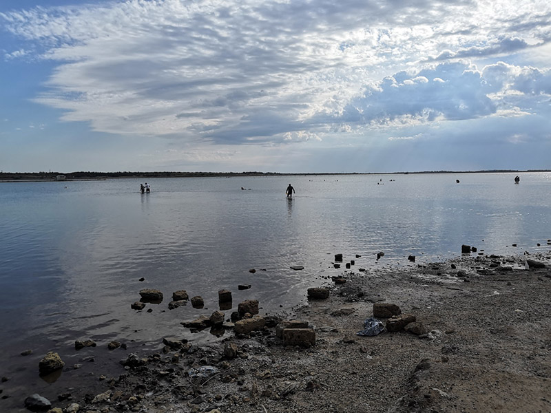 Сакское грязевое озеро в Крыму фото